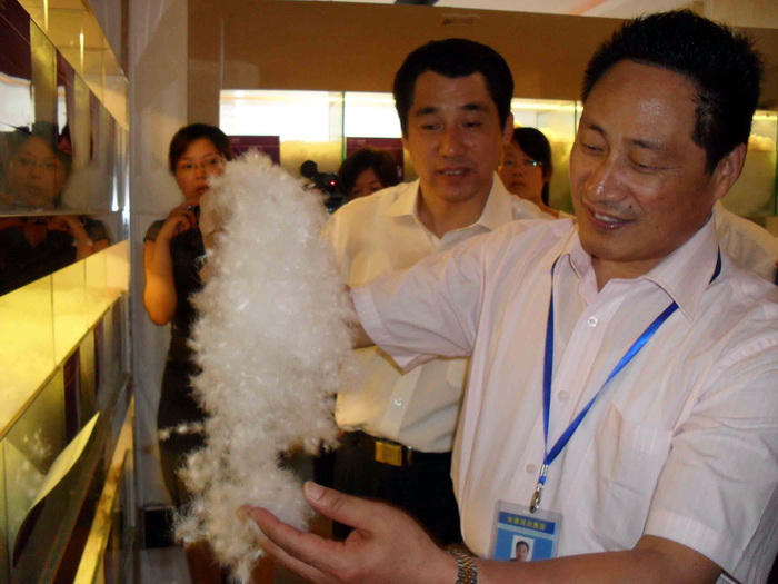 省商務(wù)廳張廳長(zhǎng)及各位領(lǐng)導(dǎo)、專(zhuān)家蒞臨公司視察指導(dǎo)